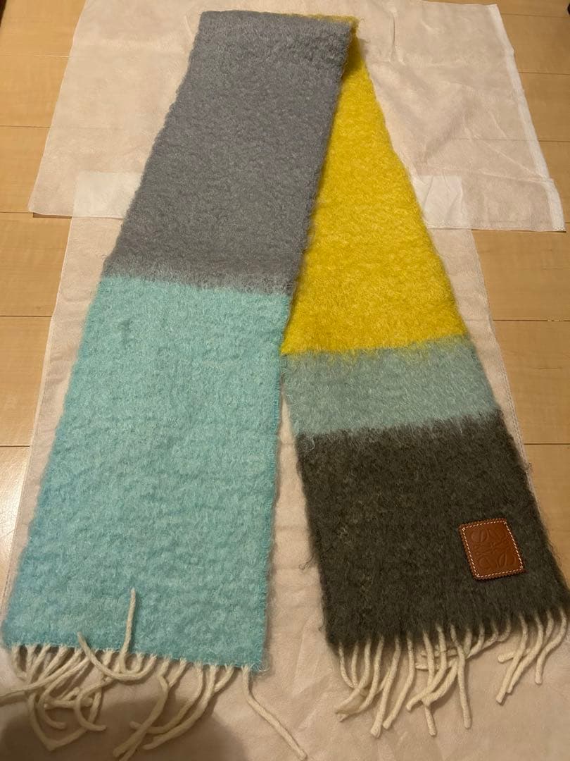 本日限定価格です‼️発送は1/4になります。LOEWE/ロエベマフラー