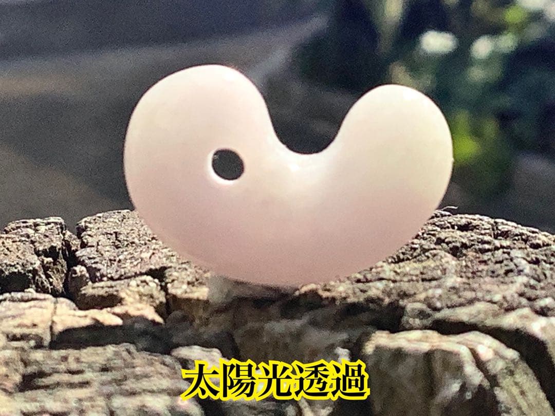 ✳ 極上の氷肌　神秘ラベンダー　糸魚川翡翠勾玉★鑑定鑑別書付　⭕️特別安価お値段‼️