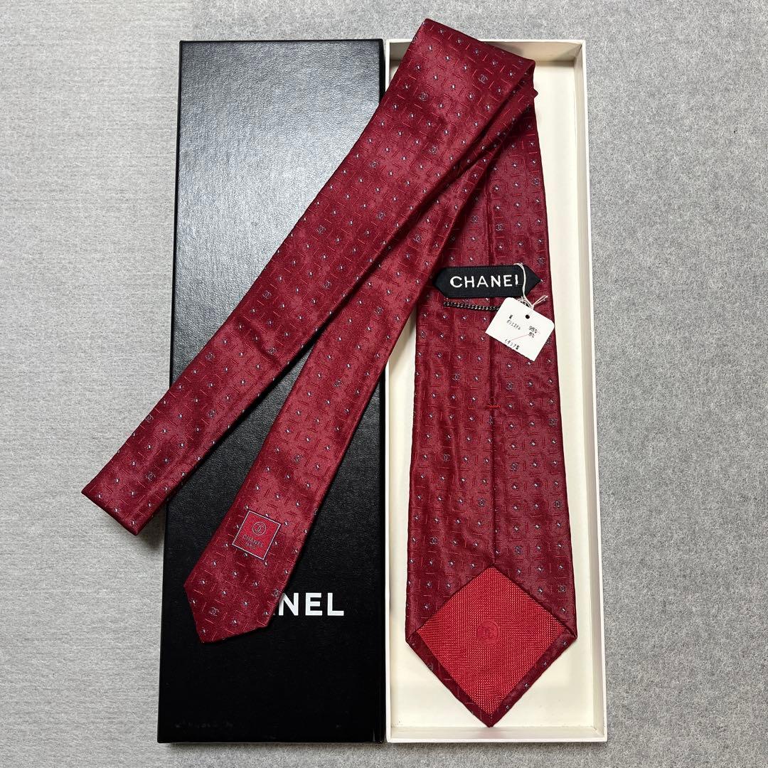 未使用タグ付　シャネル　ネクタイ　赤CCココマーク チェーン付　シルクジャガード