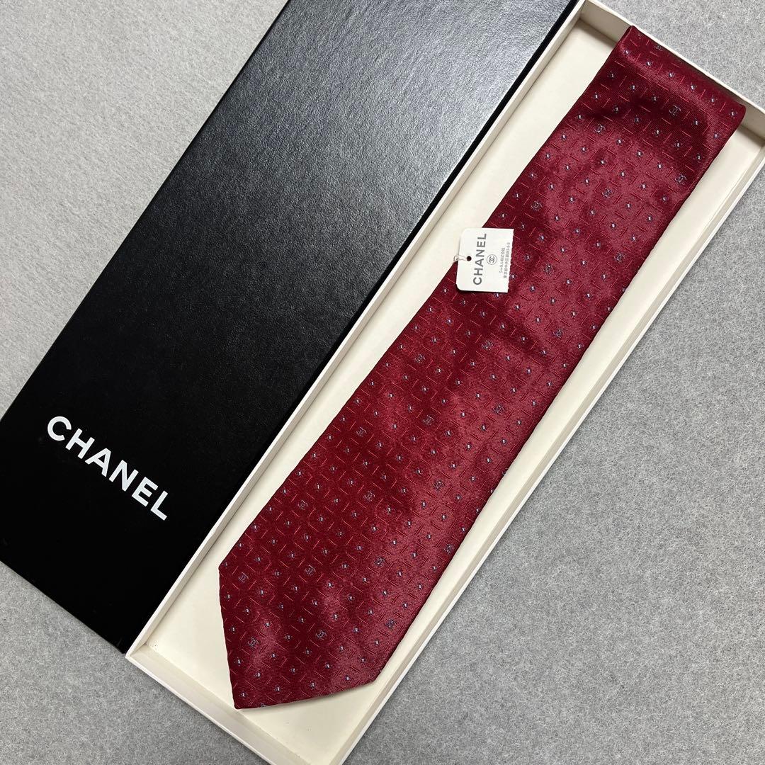 未使用タグ付　シャネル　ネクタイ　赤CCココマーク チェーン付　シルクジャガード