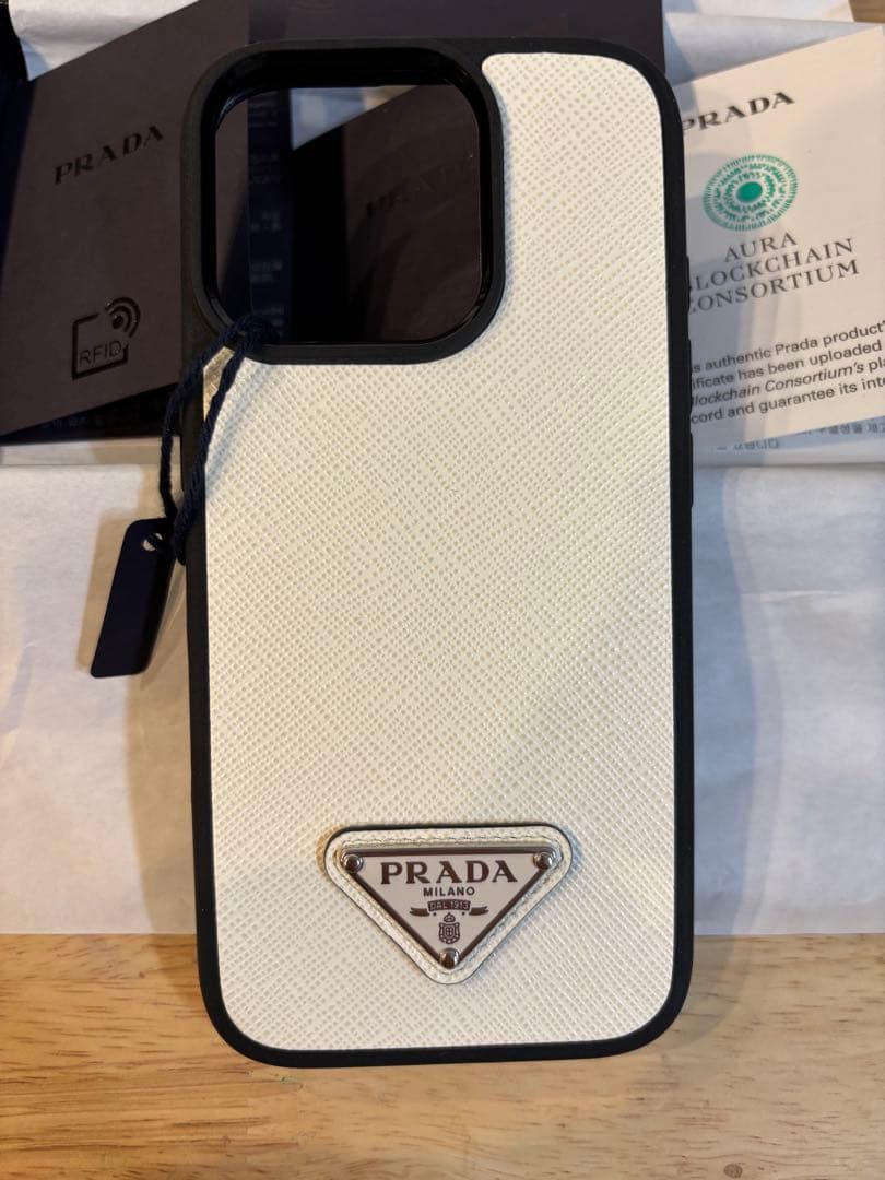 正規品PRADAiPhone 16 Pro 箱付き