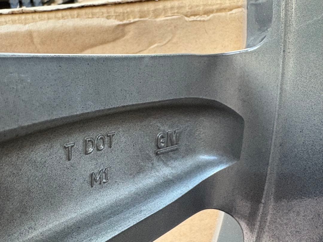 キャデラック エスカレード プラチナム 純正 22インチ アルミホイール 4本