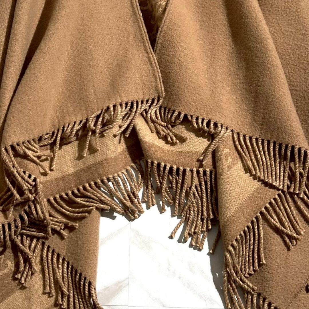 美品 近年モデル●FENDI カシミヤ混 ケープ ポンチョ カリグラフィ 高級感