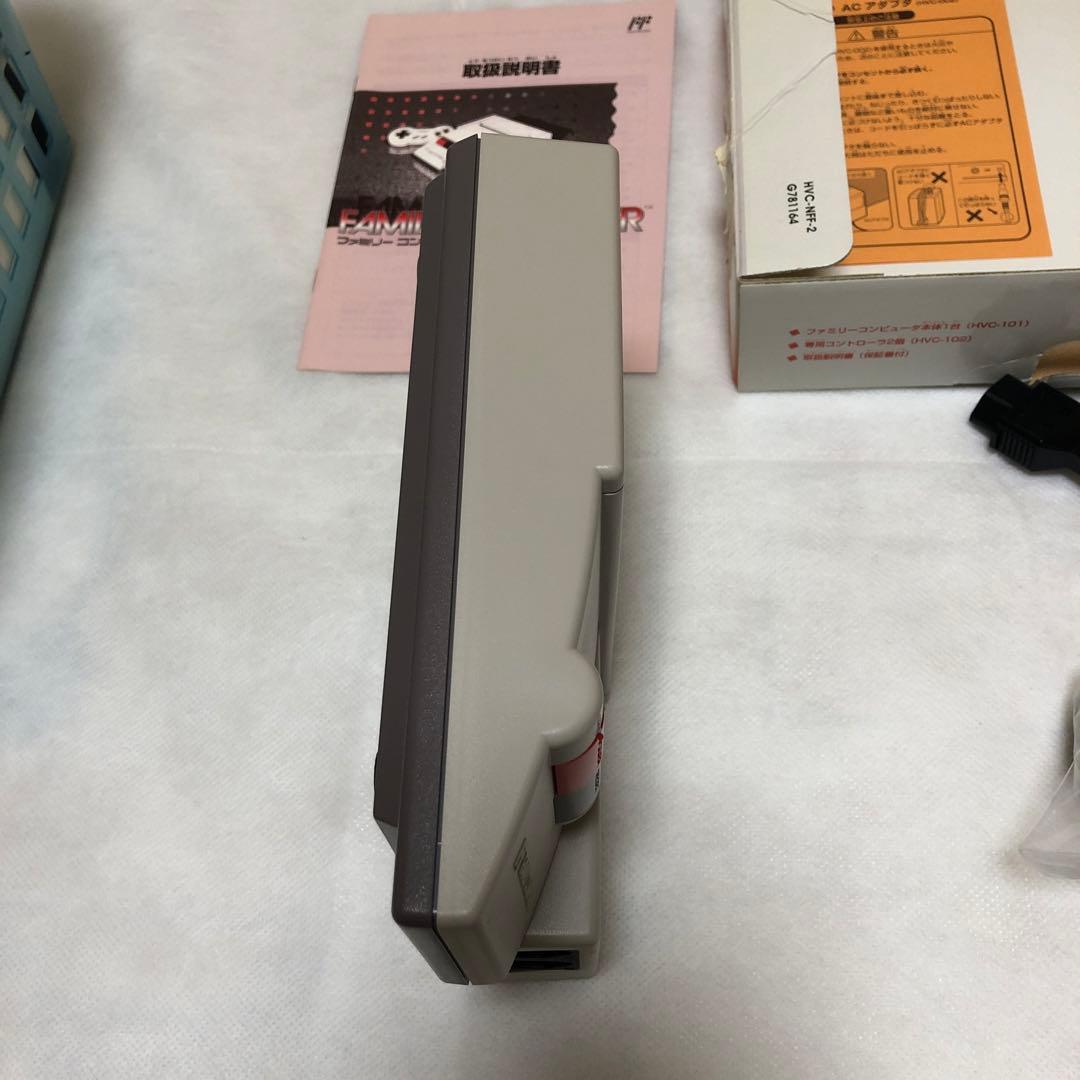 ニューファミリーコンピュータ本体