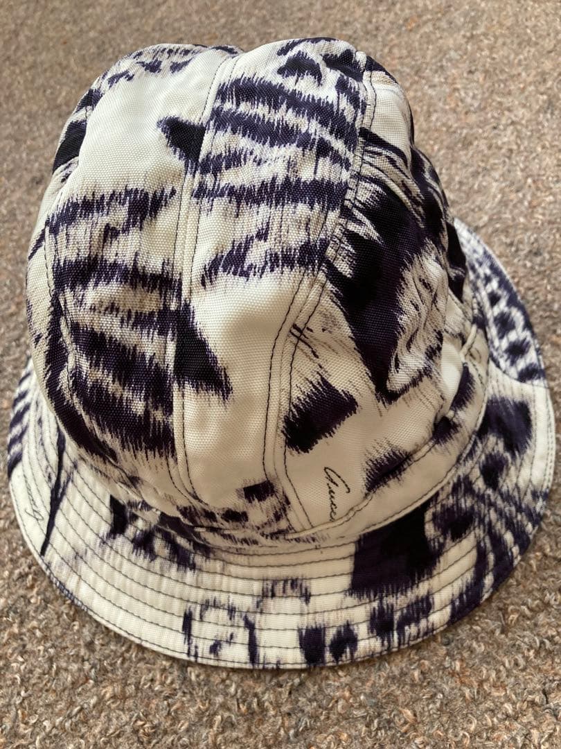 GUCCIグッチ　バケットハットM ホワイト/ネイビー