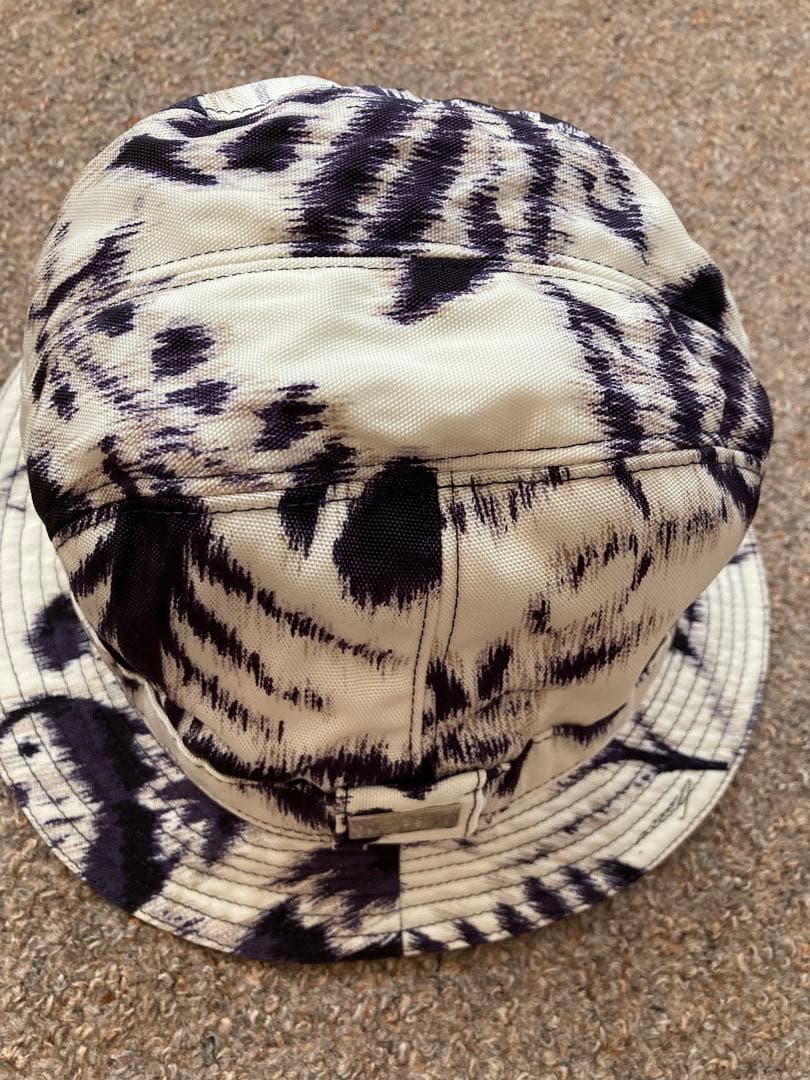 GUCCIグッチ　バケットハットM ホワイト/ネイビー