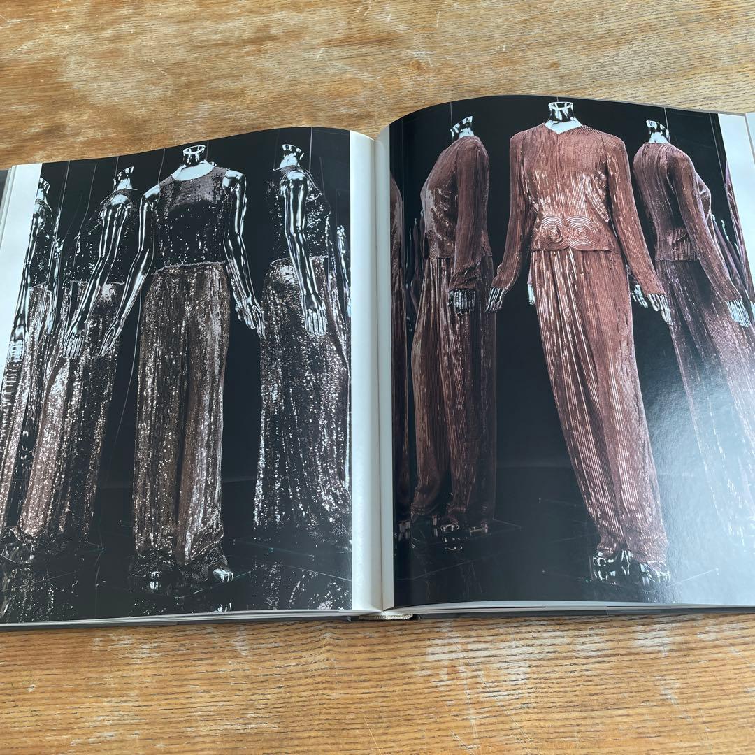 Giorgio Armani アルマーニ　グッゲンハイム美術館