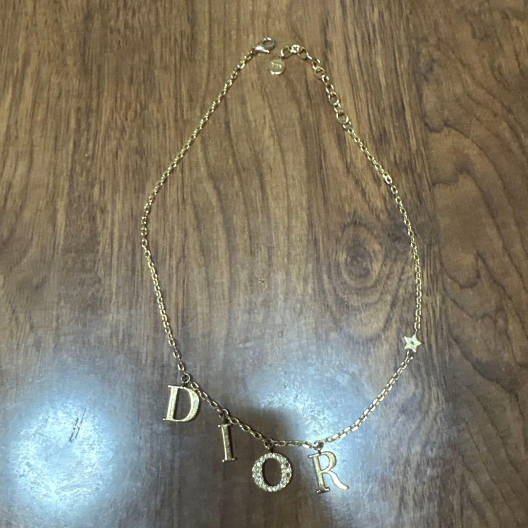 Dior ロゴネックレス 金色