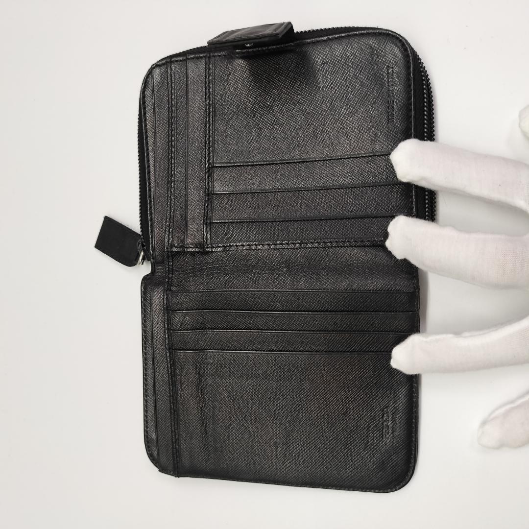 PRADA ブラック二つ折り財布