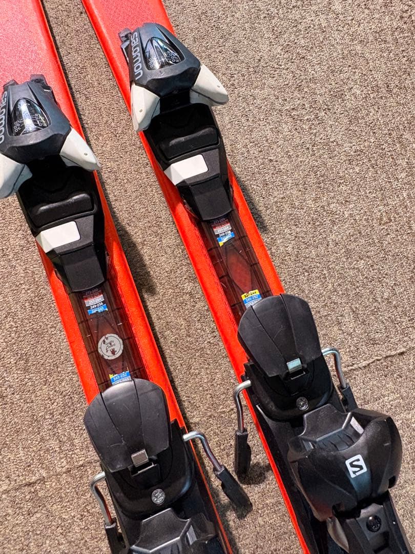 スキー学習 Salomonスキー板130とストック95セット　サロモンジュニア