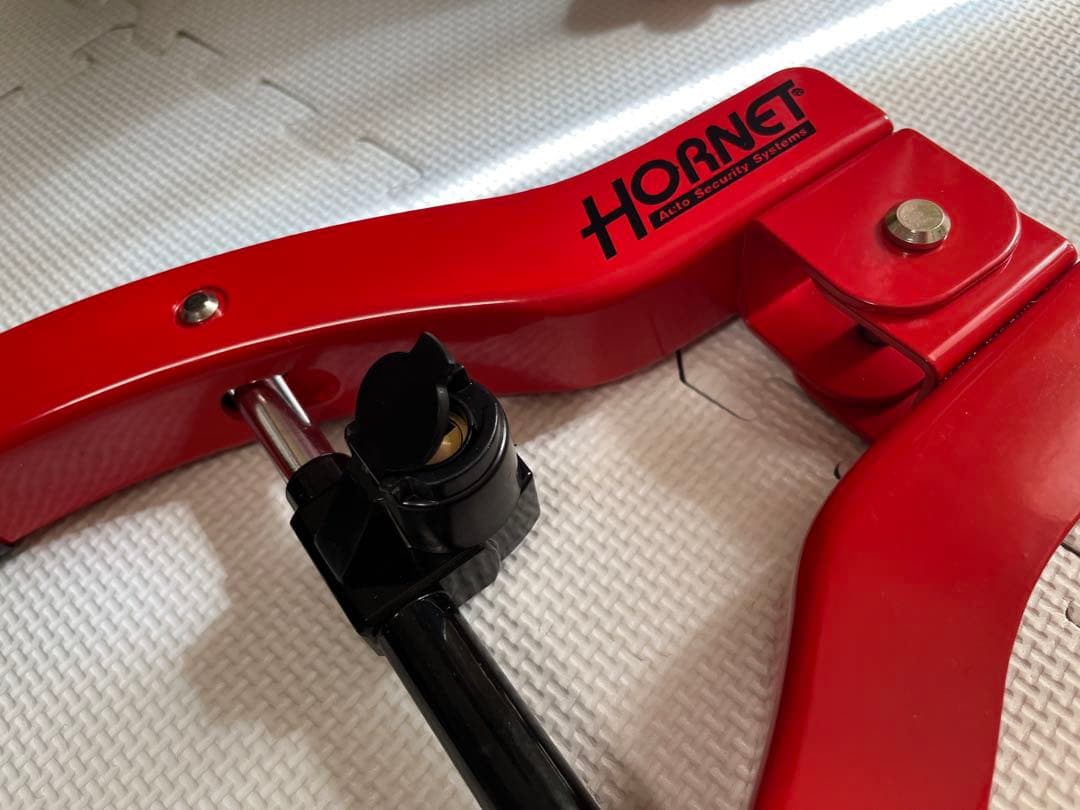 HORNET タイヤロック レッド/ブラック