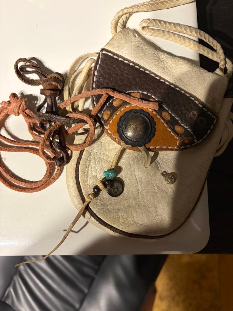 あるじゃん　レザー製ホワイトバッグ 18金silverコンビペンダントトップ