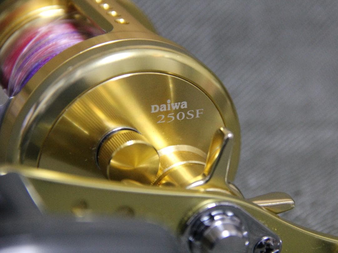 DAIWA　ミリオネア　CV-Z250SF 　　　外箱、専用袋、取扱説明書