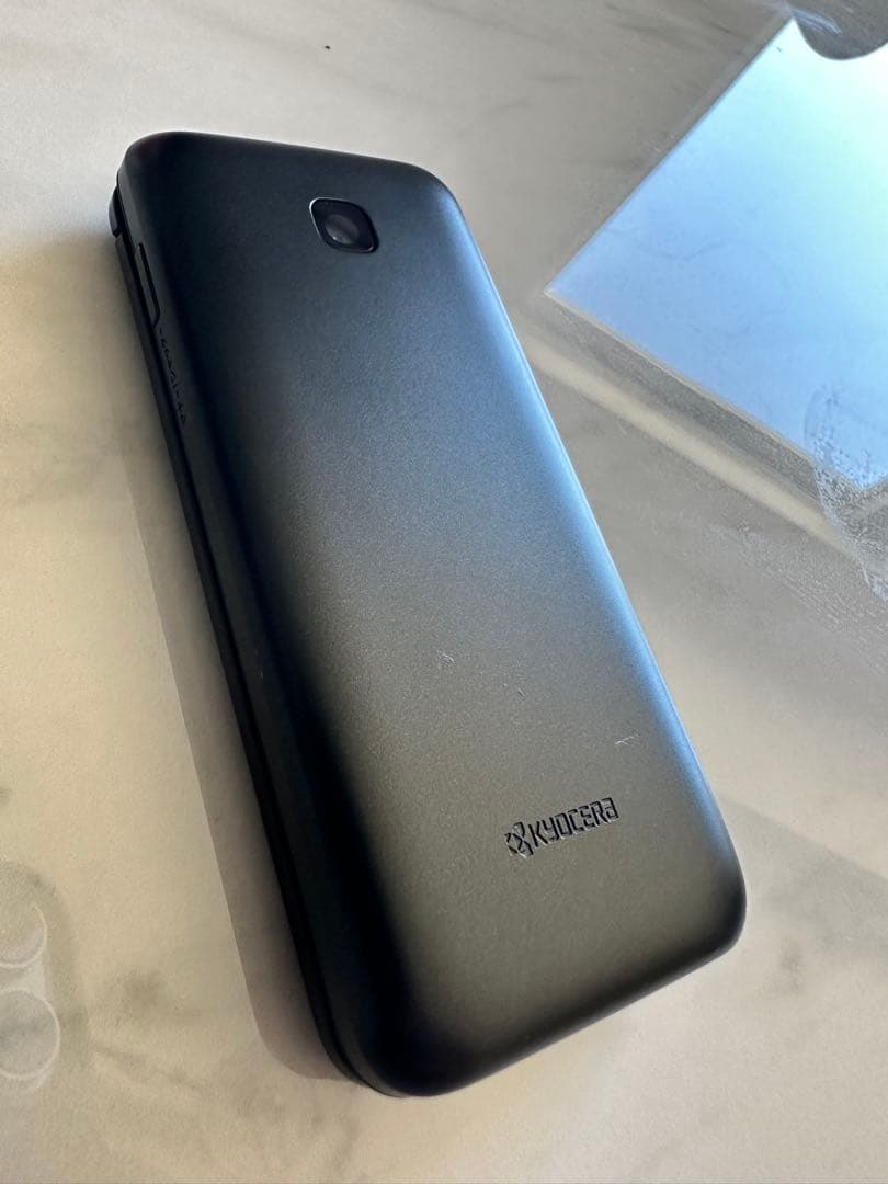 携帯電話本体 au GRATINA KYF42