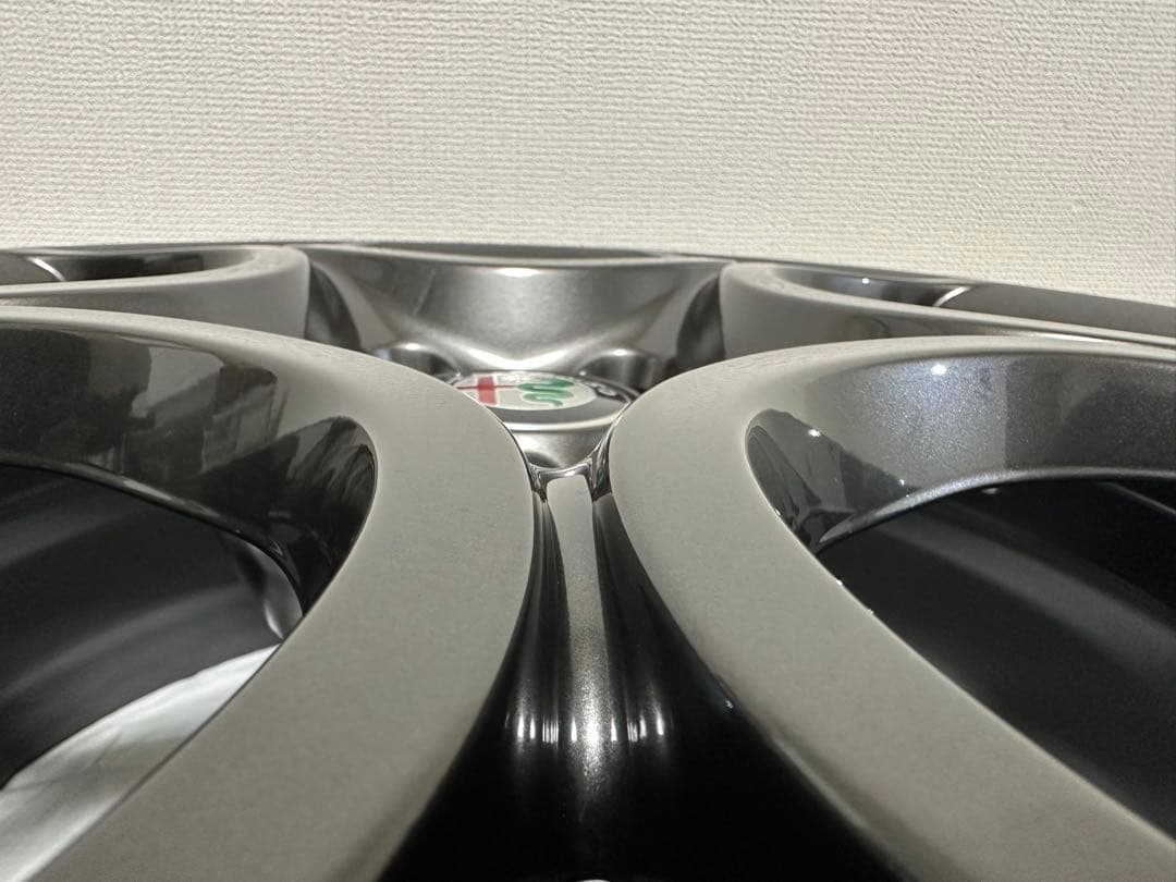 【4本購入必須】アルファロメオジュリエッタ18インチ純正アルミホイール(3/4)