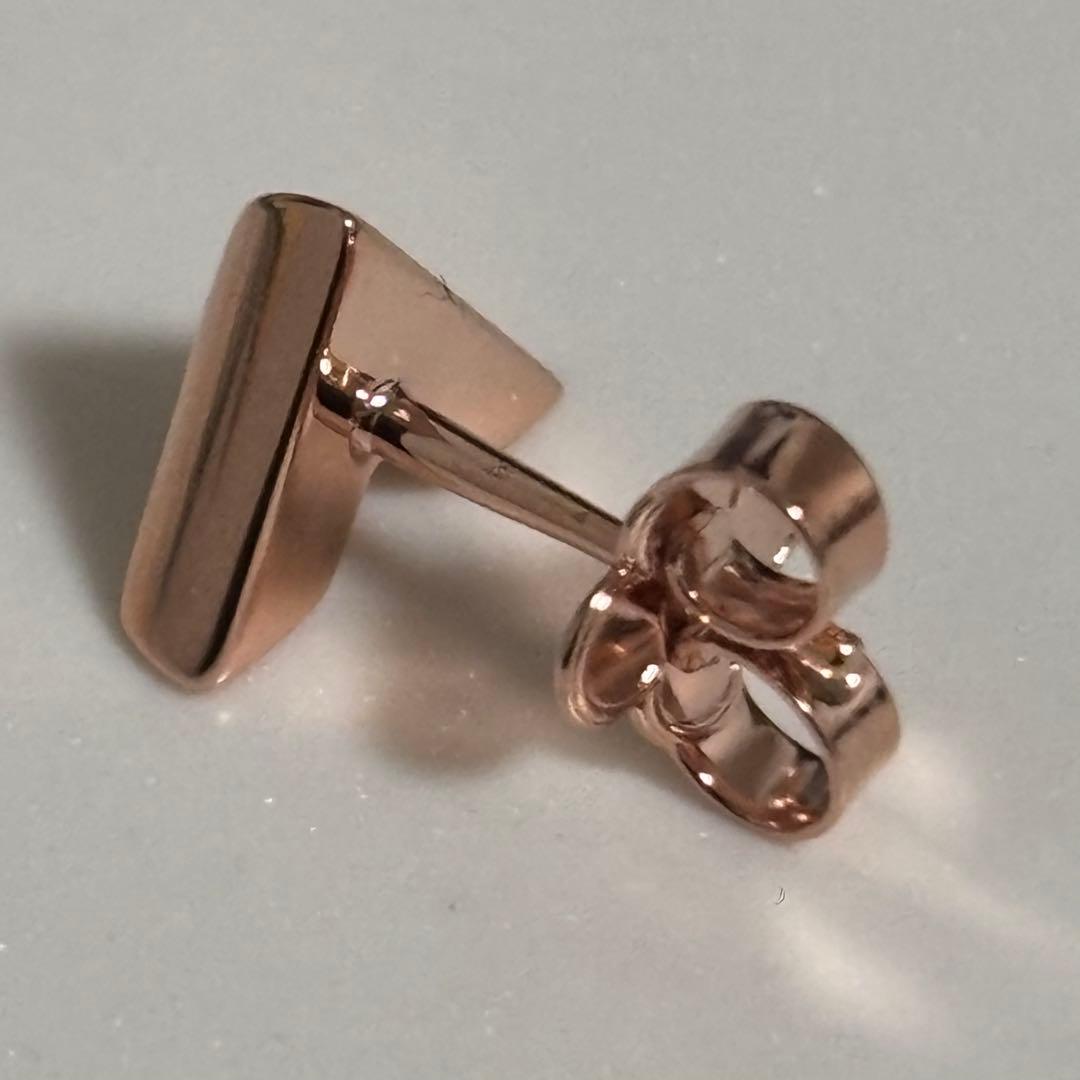 LOUIS VUITTON エッセンシャル　Vピアス　ゴールド　極美品