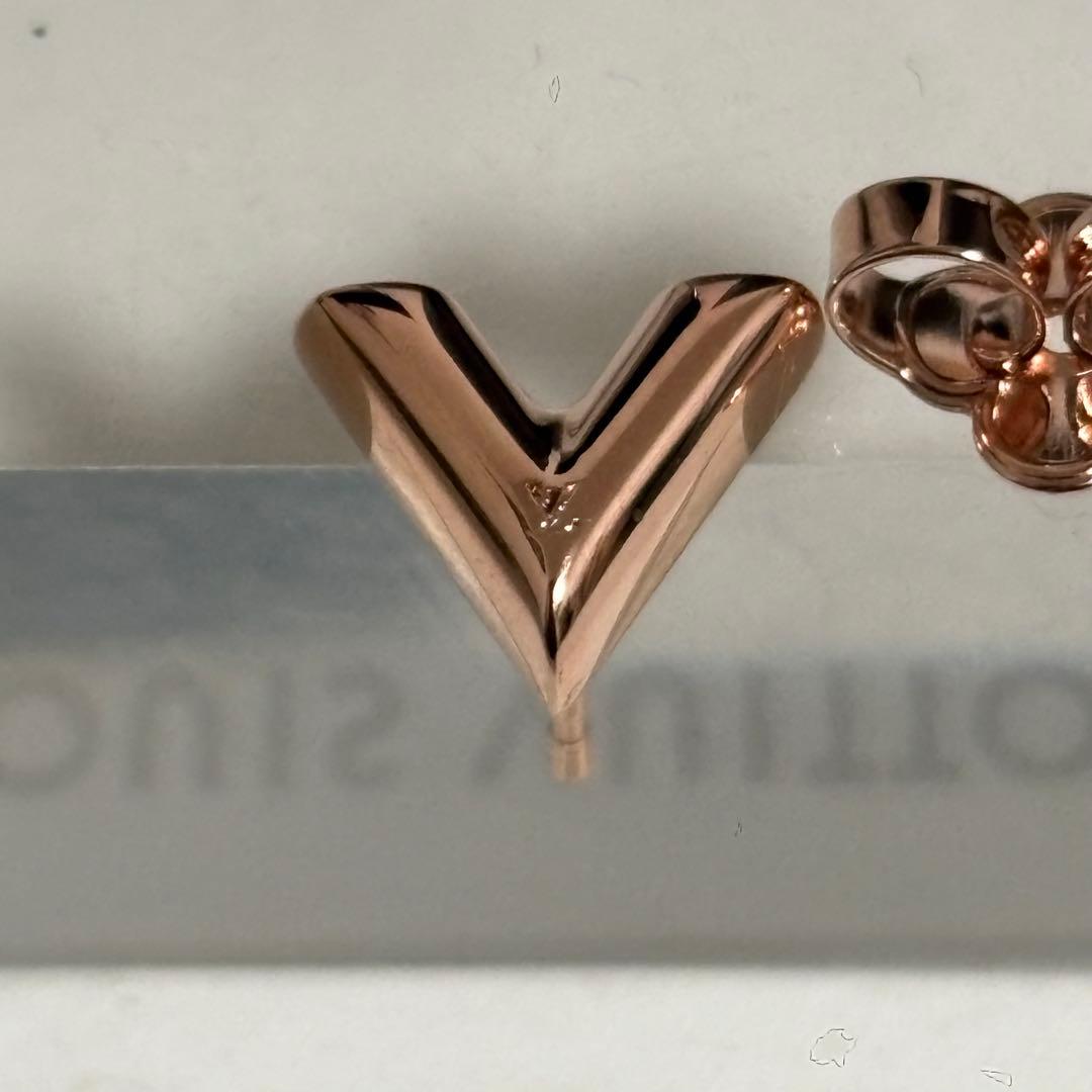 LOUIS VUITTON エッセンシャル　Vピアス　ゴールド　極美品