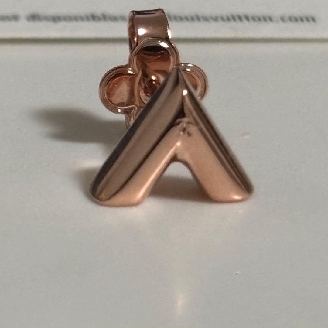 LOUIS VUITTON エッセンシャル　Vピアス　ゴールド　極美品