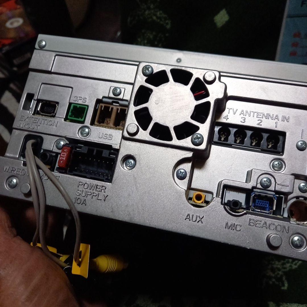 カロッツエリアナビ、フルセグ、Bluetooth　新品フィルム付き