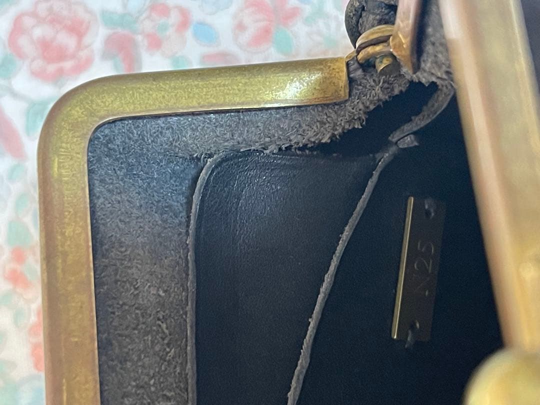 N25 黒のレザーがま口財布