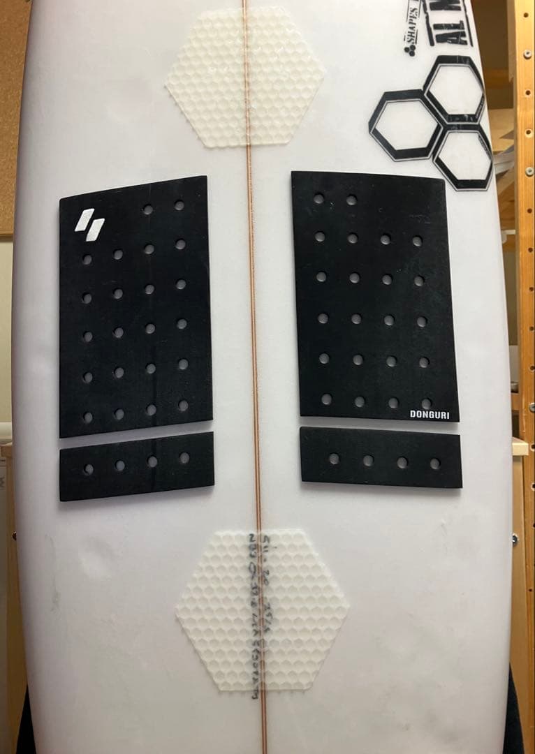 アルメリック　ネックベアード3　5' 11　Future PU　サーフボード