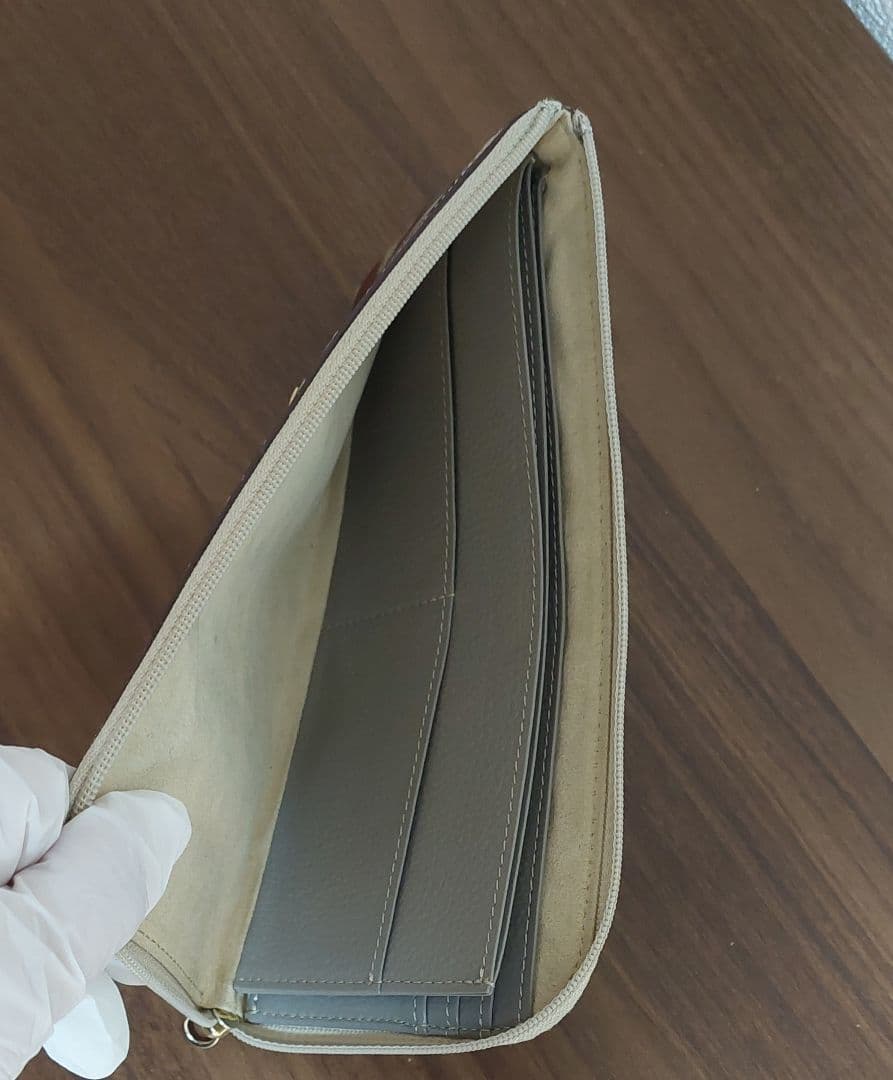 ATAOリモヴィトロ長財布美品