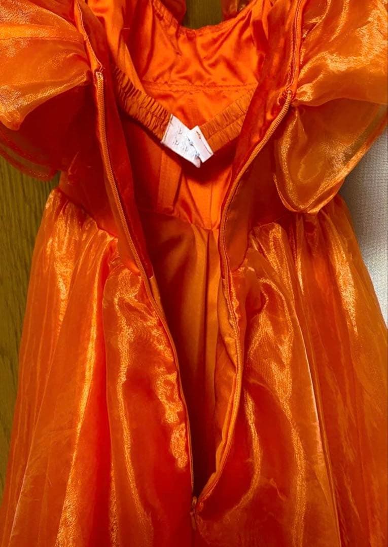 オレンジ フリル付きオフショルダードレス