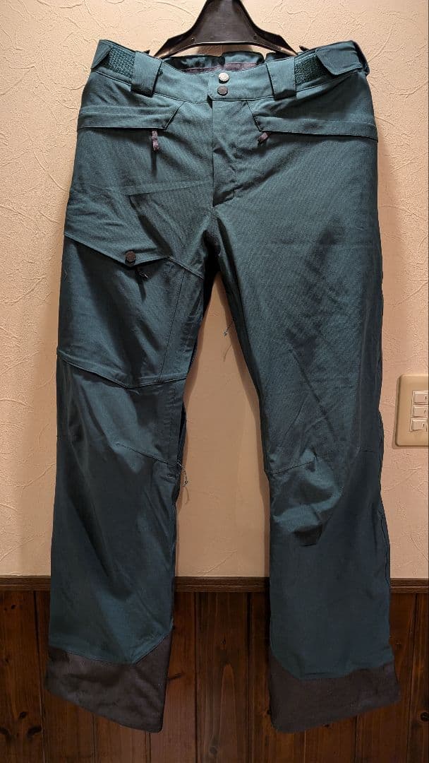 値下げしましたSalomon スキーウェア 海外サイズS（日本サイズM)