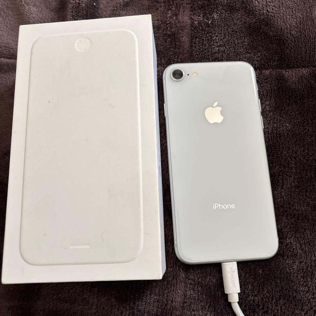 美品　Apple iPhone 8 ホワイト 本体