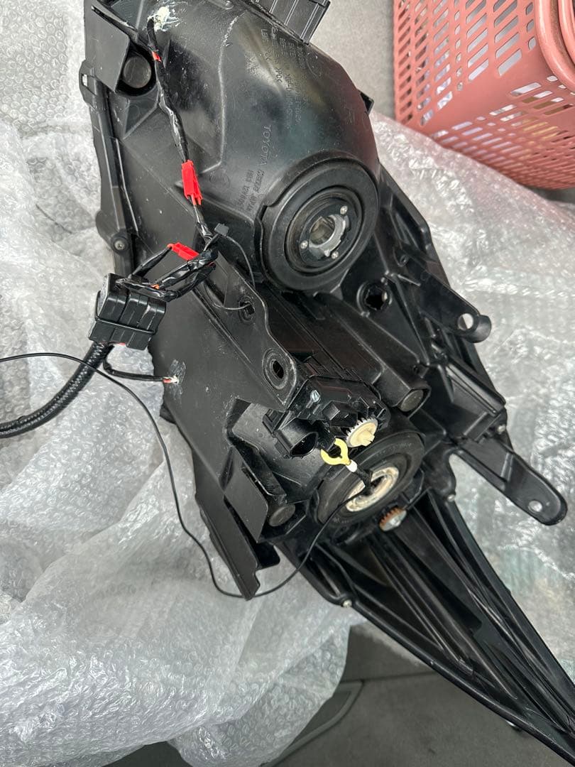 zvw30純正加工ヘッドライト 着払いなら値下げします