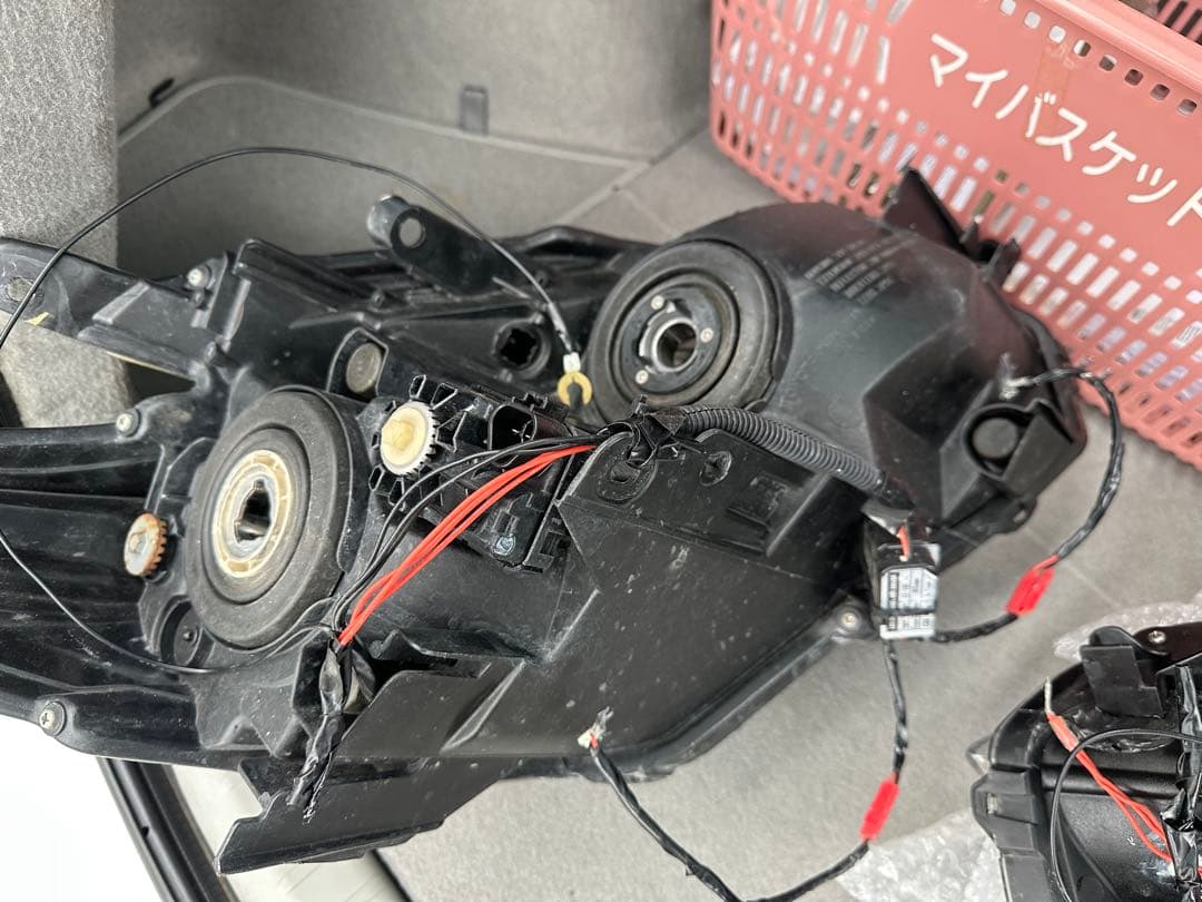 zvw30純正加工ヘッドライト 着払いなら値下げします