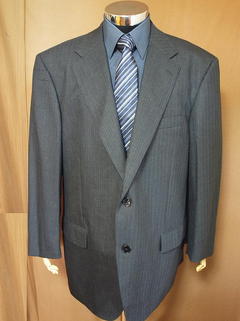 アジャスター付きＫ７サイズ ２ボタンスーツ秋冬物グレーxストライプ柄