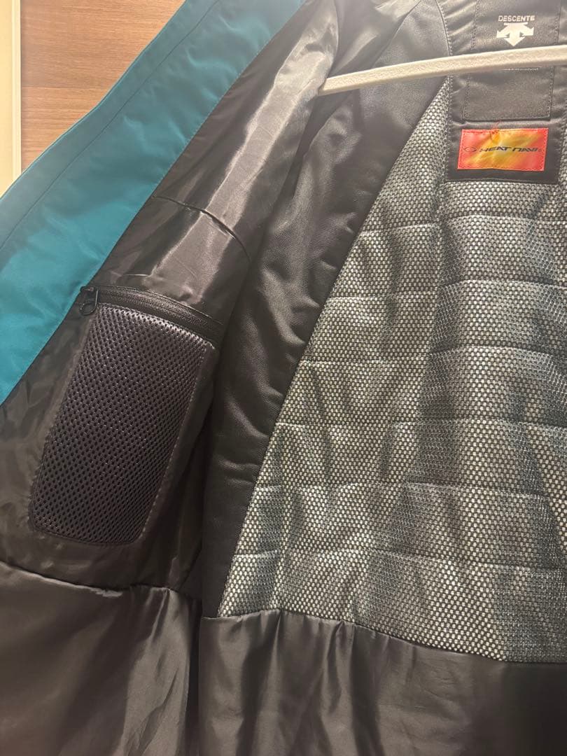 ロイ 【クリーニング・撥水加工済み】スキーウェア　デサント　女性用