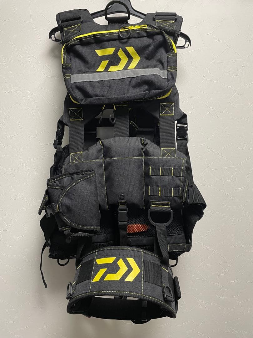 Daiwa フローティングジャケット 黒/黄色