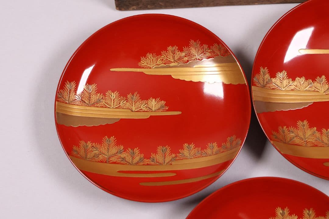 【CM230】木製漆器 若松と梅 金蒔絵 朱塗 引盃 五客 天然木 盃 杯 懐石