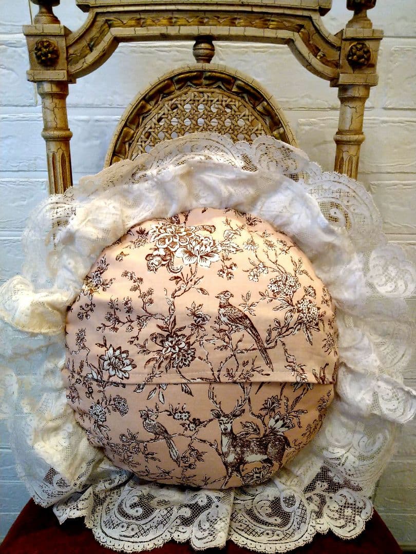※〜9/21限定価格※フランスアンティーク　イニシャル刺繍　レース　クッション