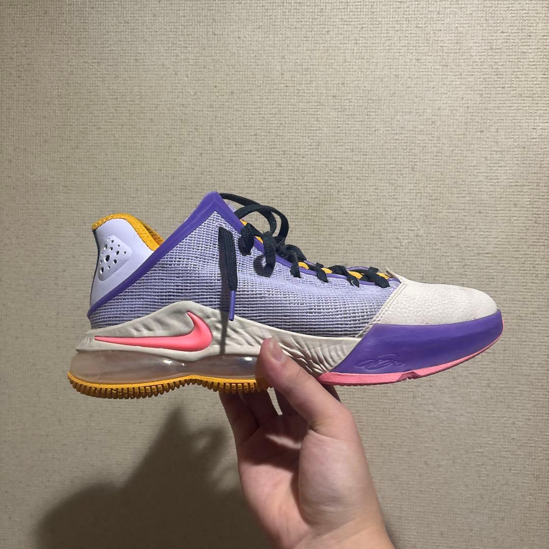 シューズ(男性用) Nike LeBron 19 Low \"Mismatch\"