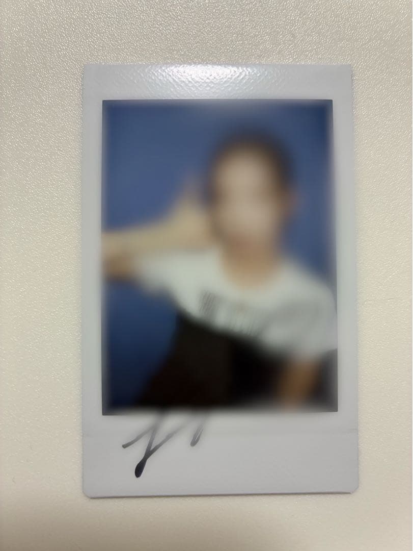 LOONA ARTMS KimLip キムリプ 直筆サイン入りポラロイド　チェキ