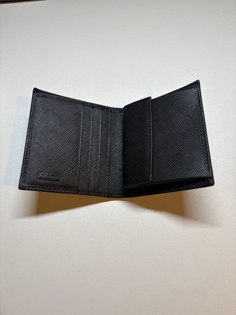 PRADA サフィアーノトライアングル 財布