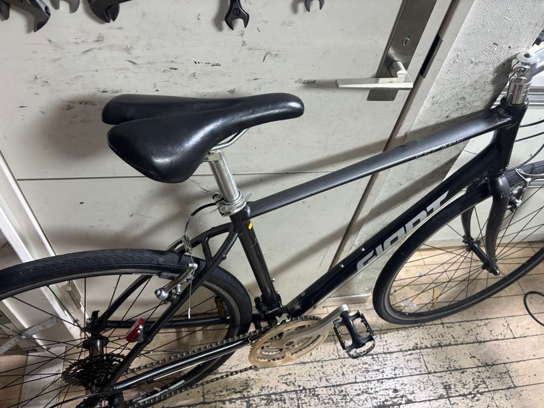 GIANT Escape クロスバイク ダークメタリックグレー