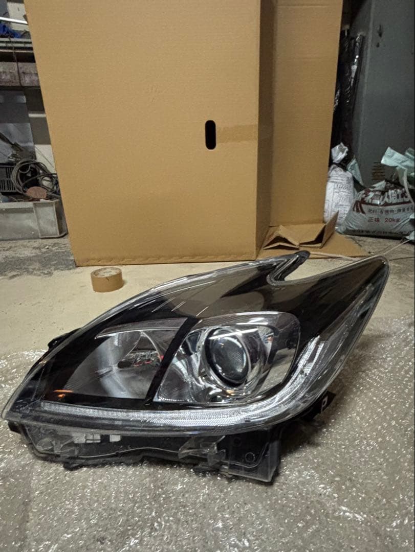 30プリウス　g.s ヘッドライト 左右セット