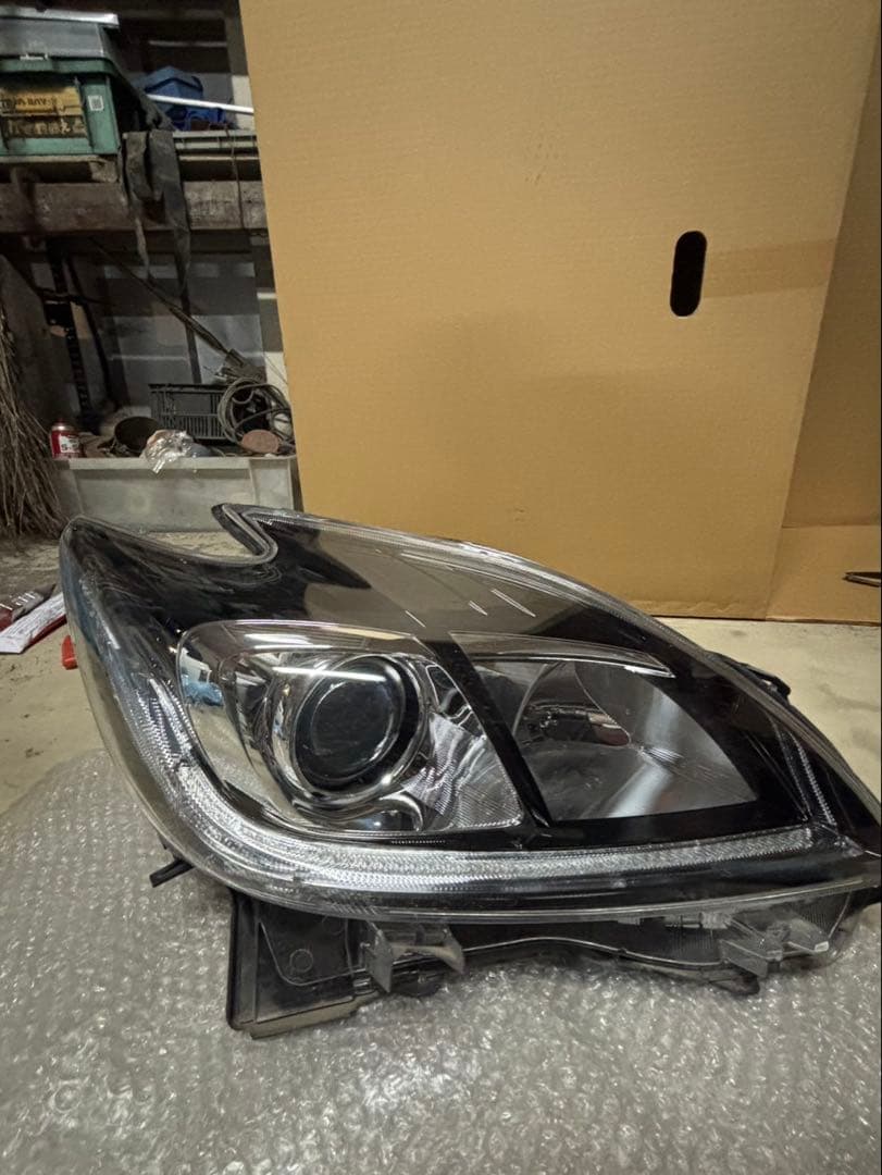 30プリウス　g.s ヘッドライト 左右セット