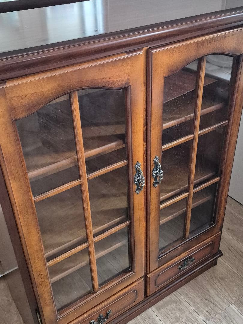 カリモク アンティーク コロニアルサイドボード ガラス扉 2引き出し付き