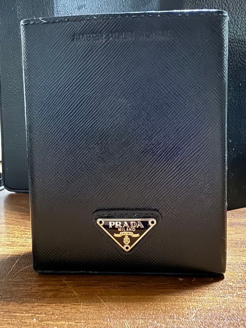 プラダマン インテンス オーデパルファム100mlと専用レザーケース付き。