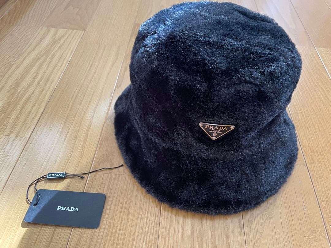 も*本様 PRADA 黒 ファーバケットハット