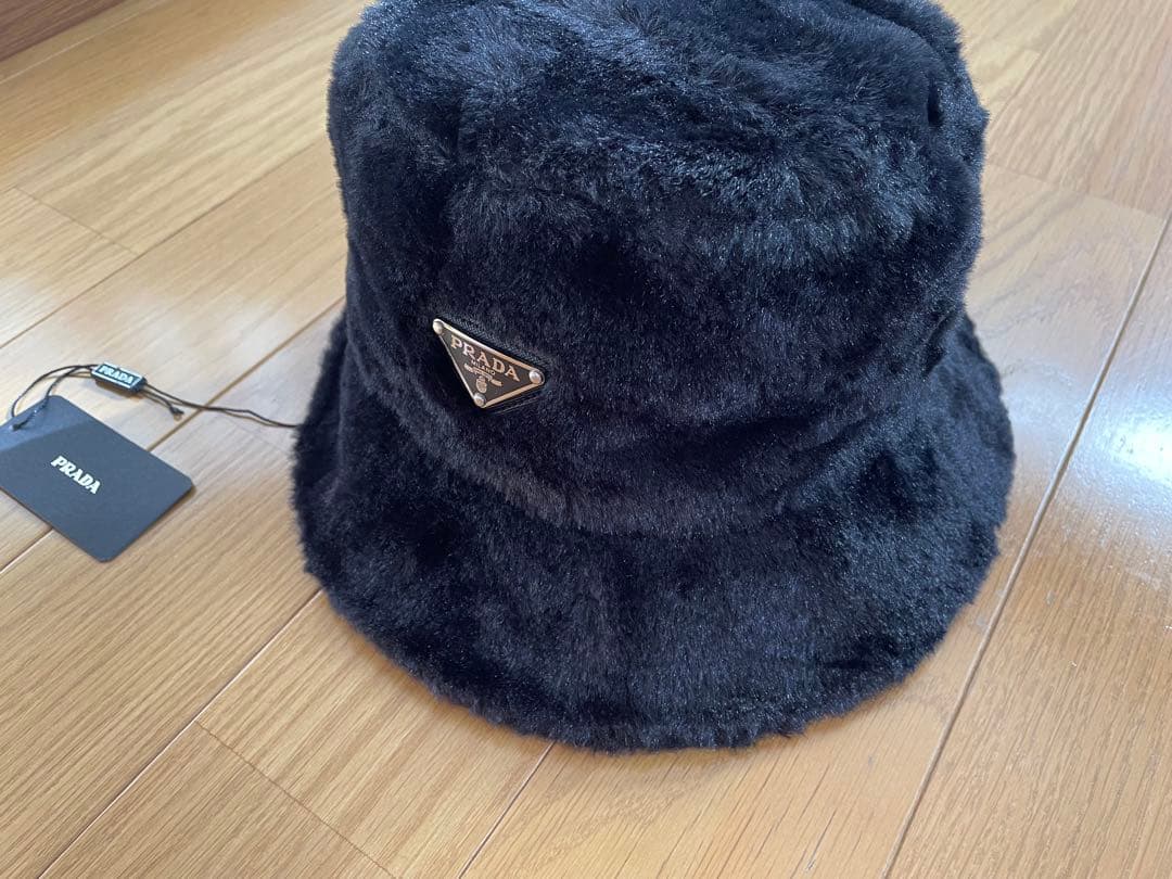 も*本様 PRADA 黒 ファーバケットハット
