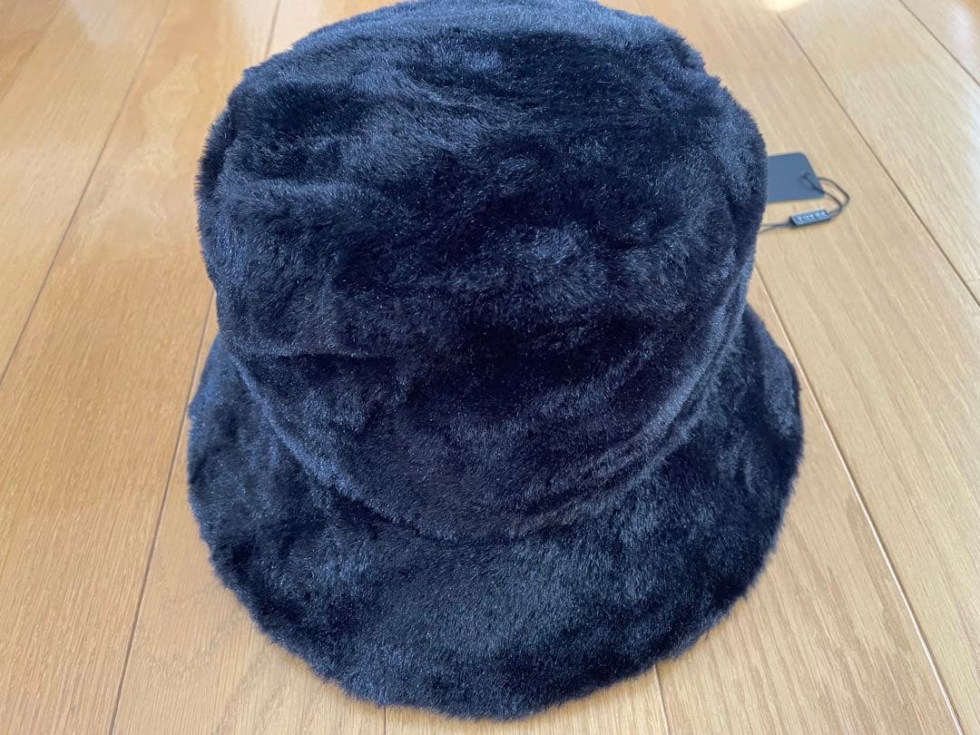 も*本様 PRADA 黒 ファーバケットハット