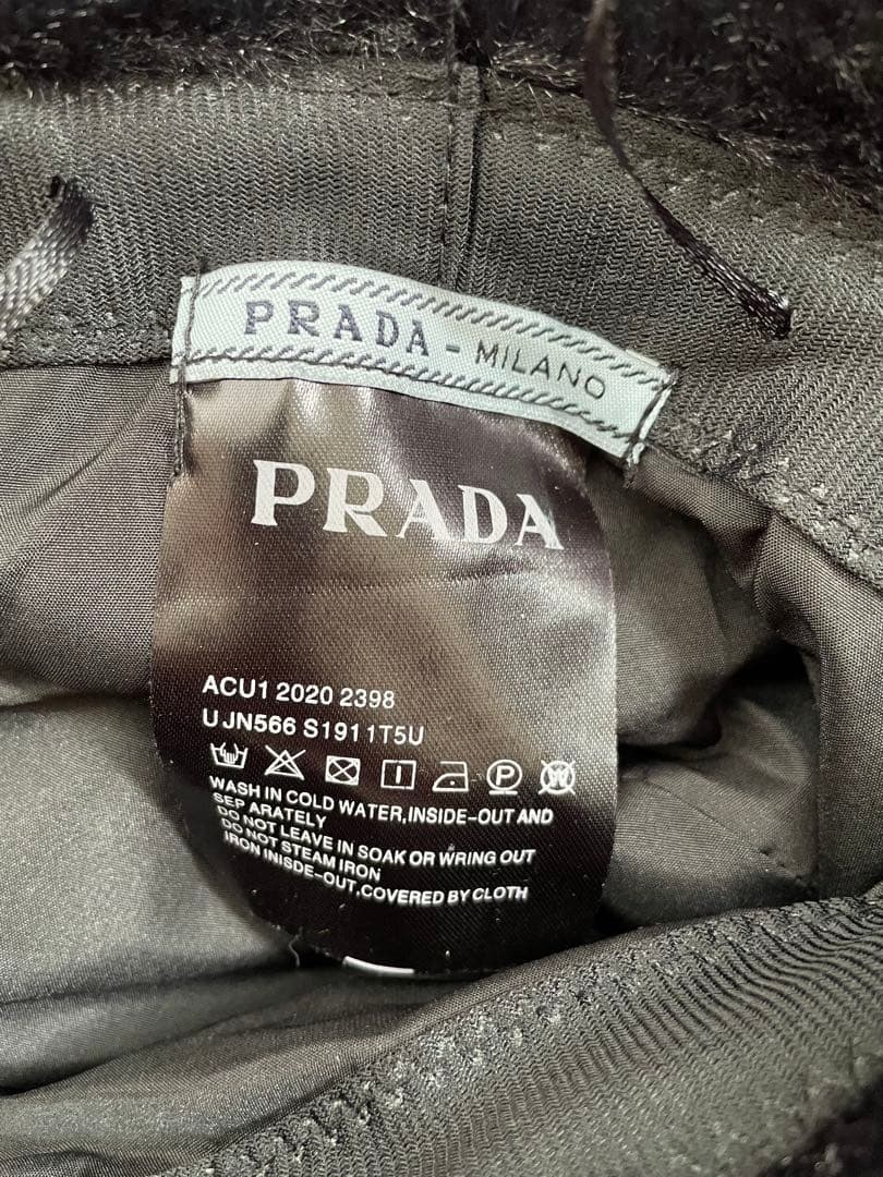 も*本様 PRADA 黒 ファーバケットハット