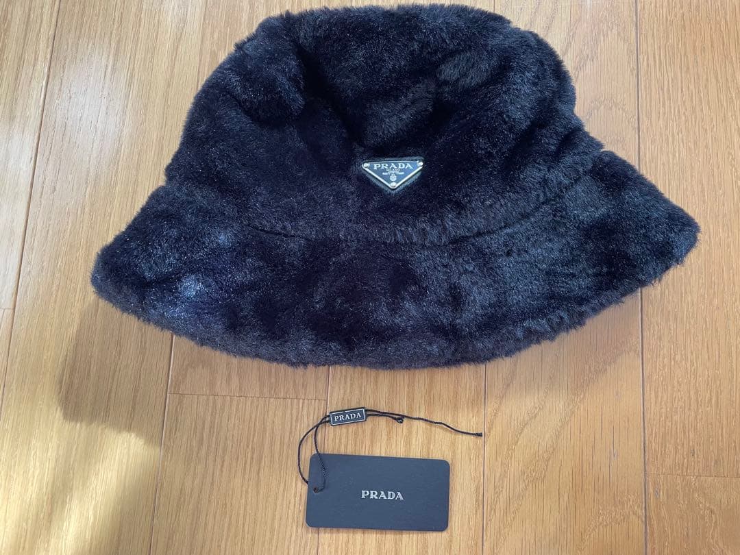 も*本様 PRADA 黒 ファーバケットハット