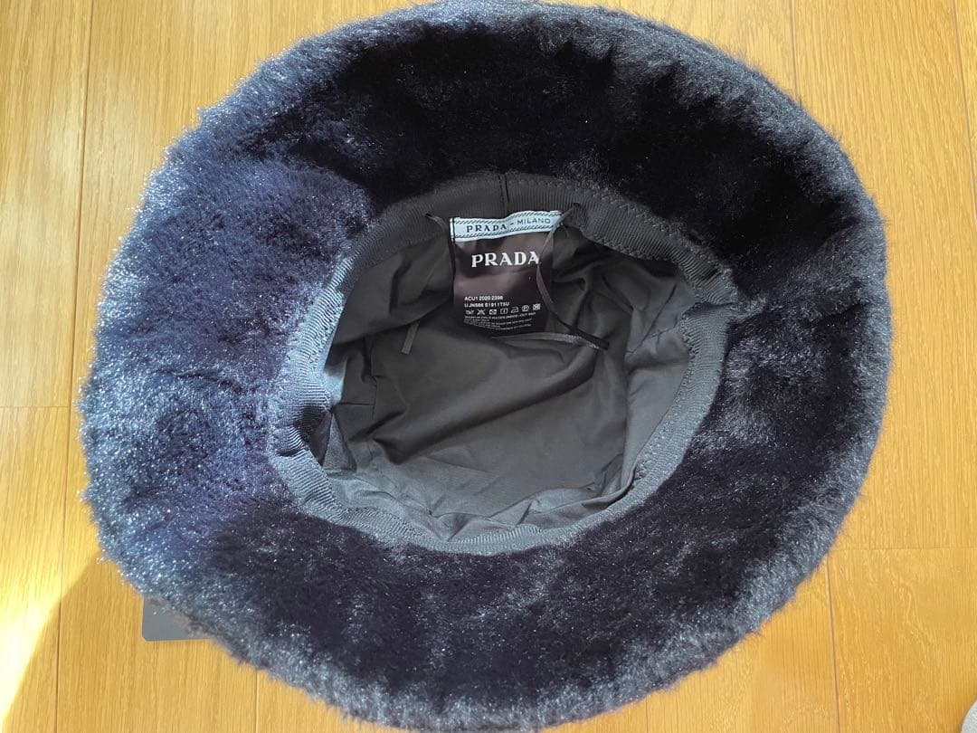も*本様 PRADA 黒 ファーバケットハット